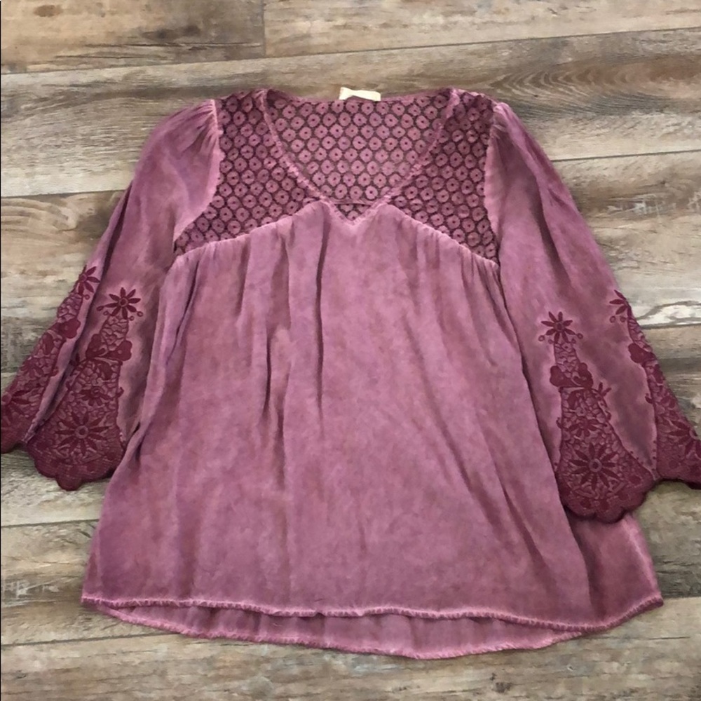 Altar’d State Boho Top Embroidered Sleeves Sz S